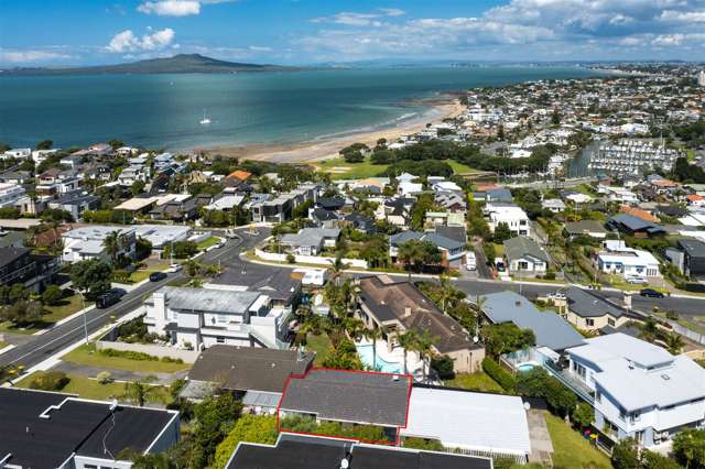 2/64 Seaview Road Castor Bay_1