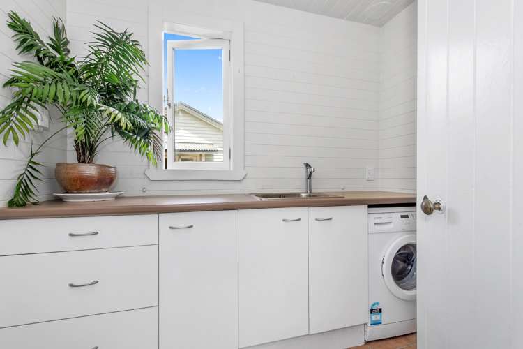 56 Naylor Street Hamilton East_11