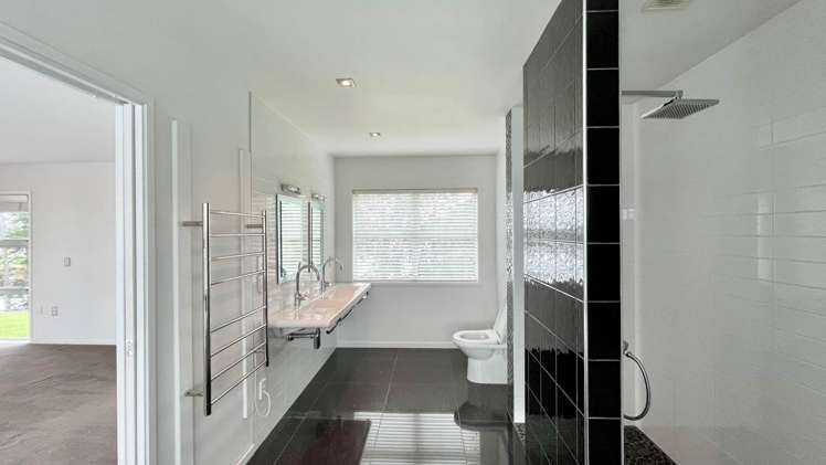 77 James Paige Lane Riverhead_11