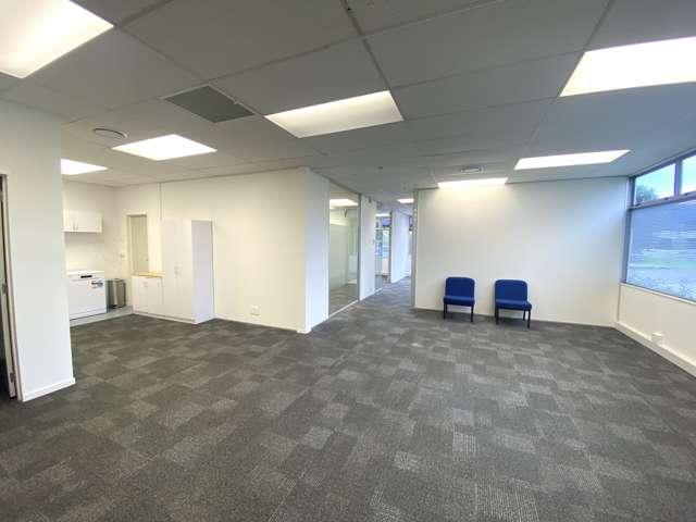 Handy 155sqm, ground floor office
