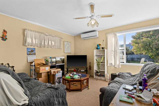 1206 Norfolk Crescent Mayfair_1