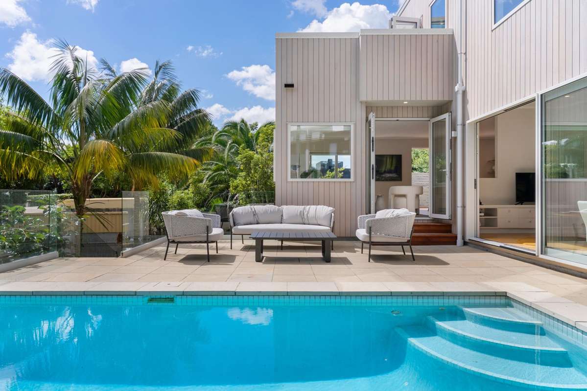 2/62 St Georges Bay Road_0