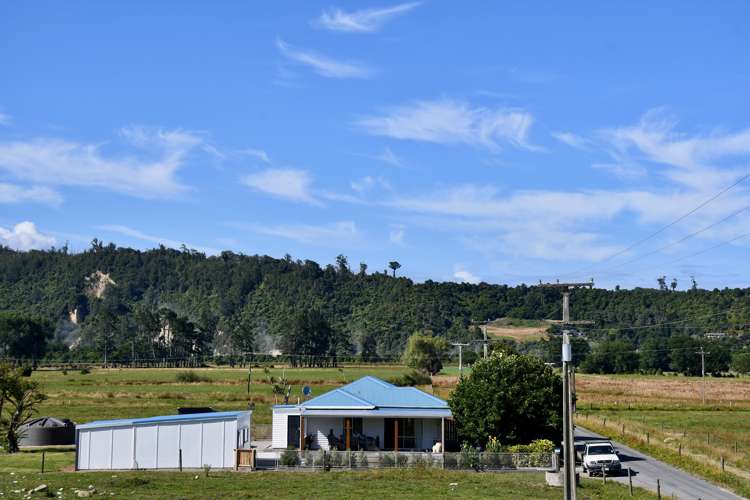 14 Curries Road Karamea_22