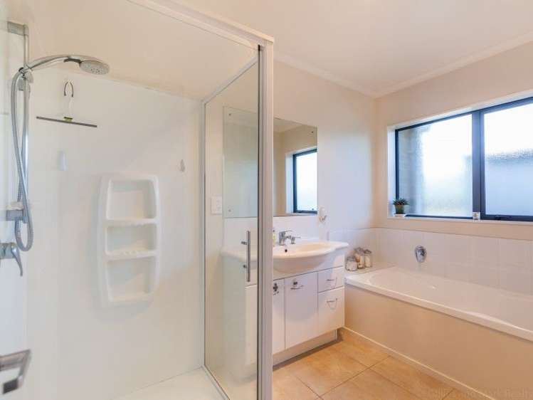 54 Percy Kinsman Crescent Riverstone Terraces_13