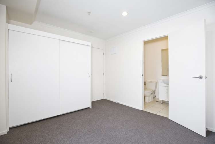 B713/176 Broadway Newmarket_6