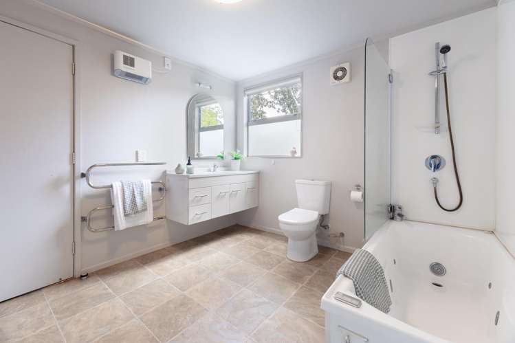 6 Menin Road Raumati South_21