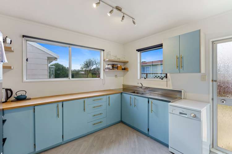 2/290b Main Highway Otaki_8