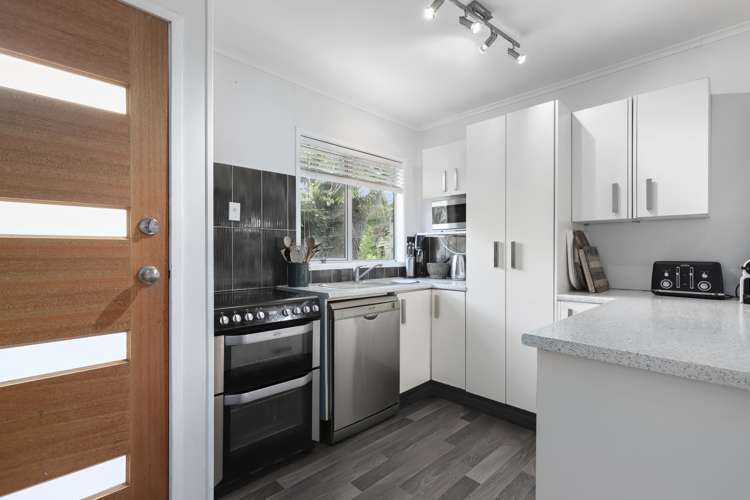 7 James Scott Place Te Atatu South_9