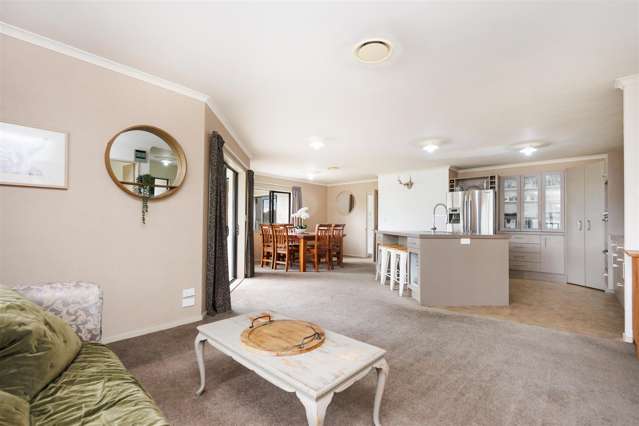 TEAM LEWIS - 4 BED HOME WITH TRIPLE IA GARAGE