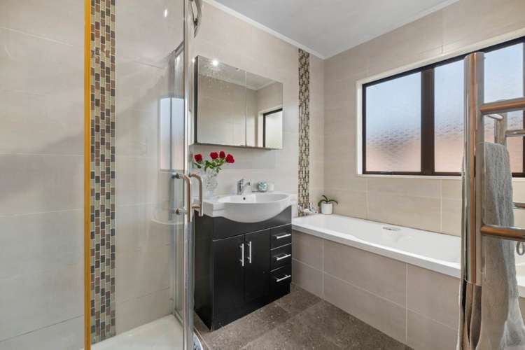 6 Coubray Place Botany Downs_16