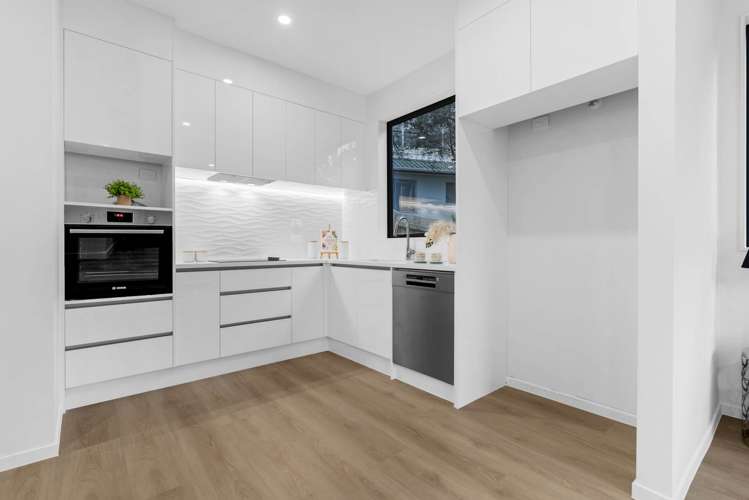 24A Zingaro Place Massey_1