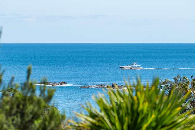 9 Empire Avenue Enclosure Bay_6