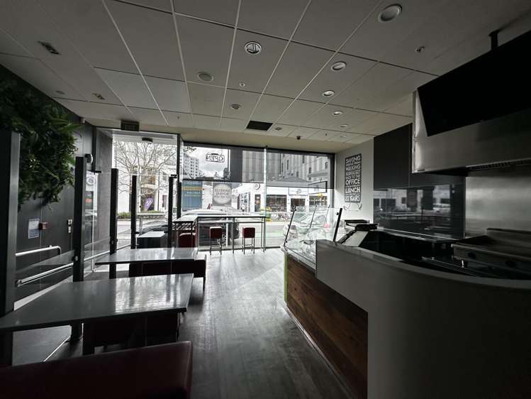 Part Ground/123 Carlton Gore Road Newmarket_3