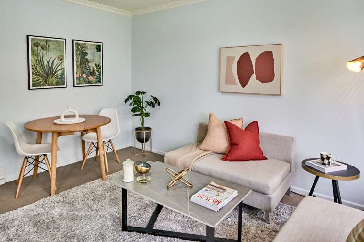 2/4 Granville Street Silverstream_1