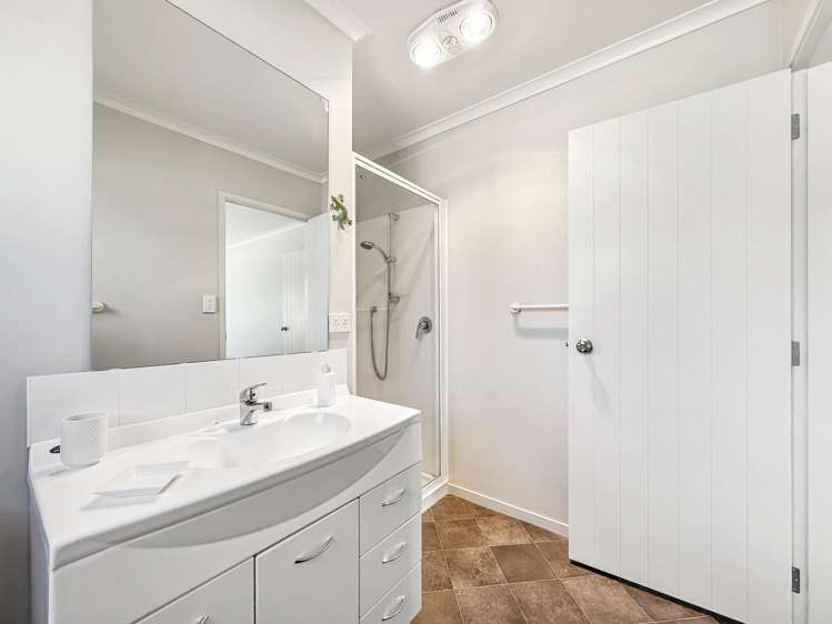 53 Montgomery Crescent Kinloch_11