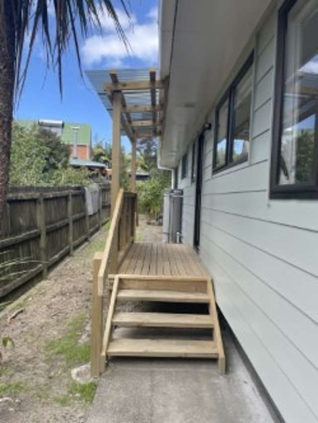 2/11B Lucinda Place Glen Eden_1