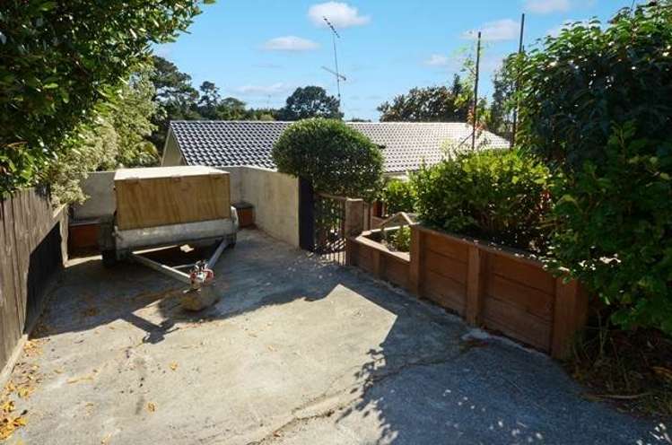 1/3 Mahuta Grove Northcote_7