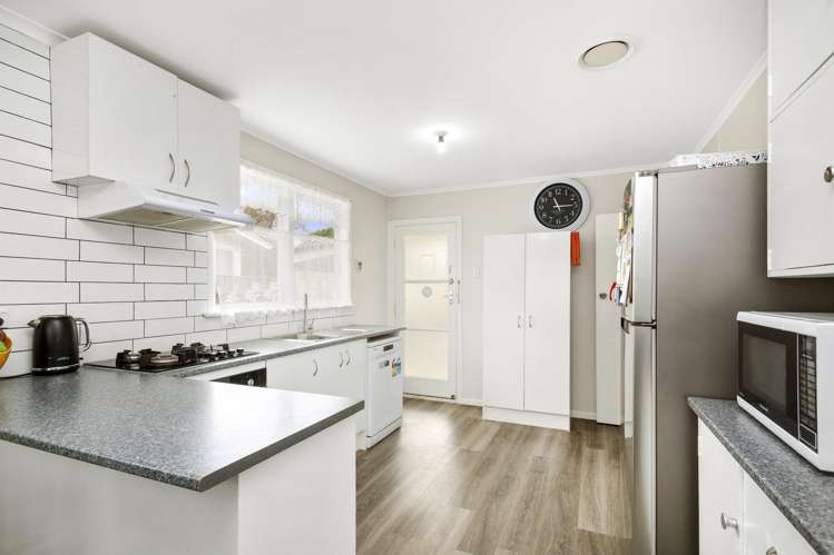 38 Parkway Wainuiomata_7