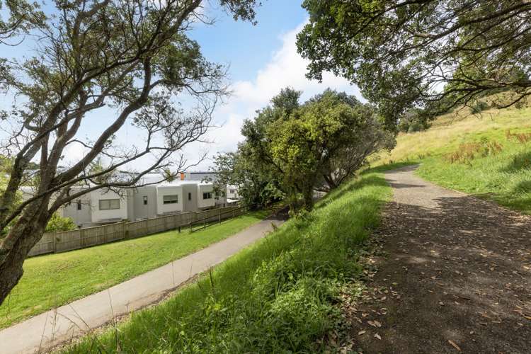 34/21 Hunters Park Drive Three Kings_16