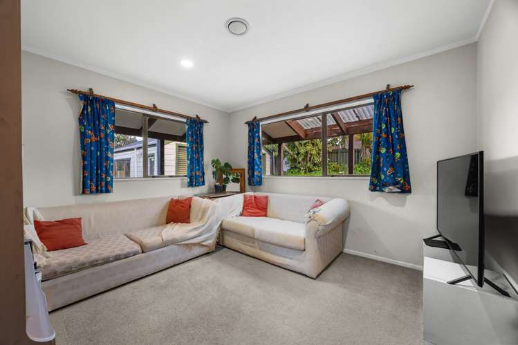 22 Motu Place Mount Wellington_16