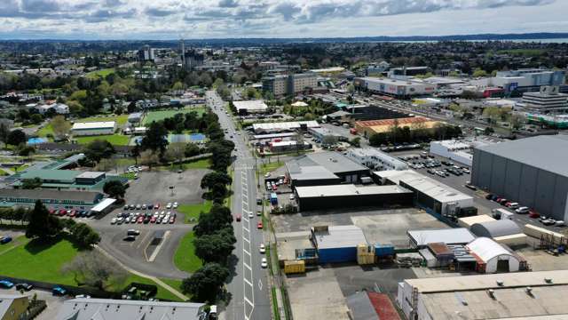 30-32 Henderson Valley Road Henderson_3
