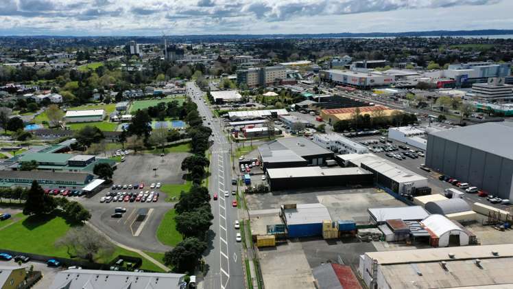 30-32 Henderson Valley Road Henderson_3