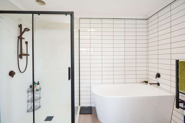 381 Bay Road West Plains_13