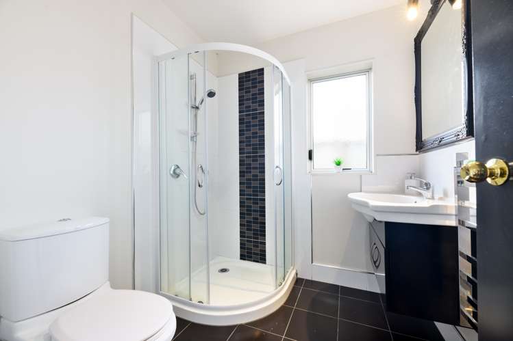 8 Riverglade Parkway Te Atatu South_9