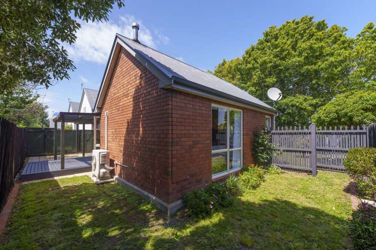 2 Delaware Crescent Russley_16