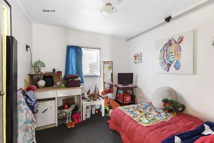 57 Leicester Street Cannons Creek_16