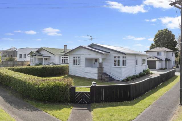 Character, Comfort & Lifestyle in Mangere Bridge