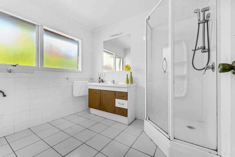 26 Maugham Drive Bucklands Beach_21