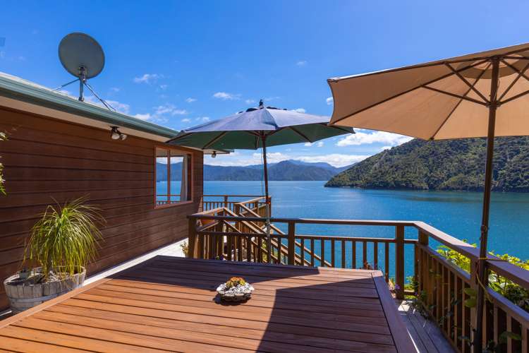 425 Port Underwood Road Whatamango Bay_7