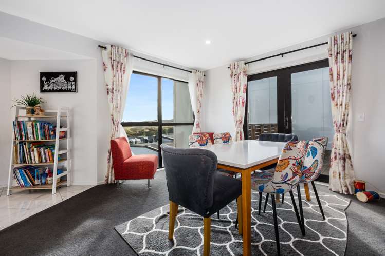 36 Red Beech Avenue Woodridge_7