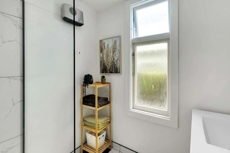 117 Creek Road Allenton_13