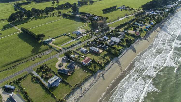 1068 Collingwood-Puponga Main Road_0