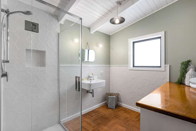 4 Hillside Crescent Leigh_12