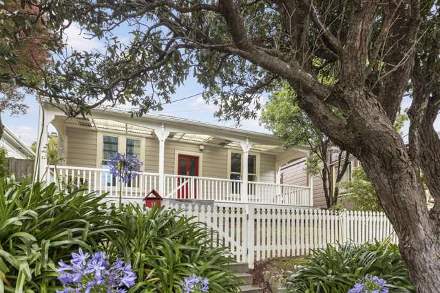 CAPTIVATING CHARM WITH A MODERN TWIST