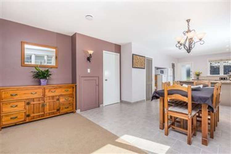 1/2 Coniston Avenue Te Atatu South_5