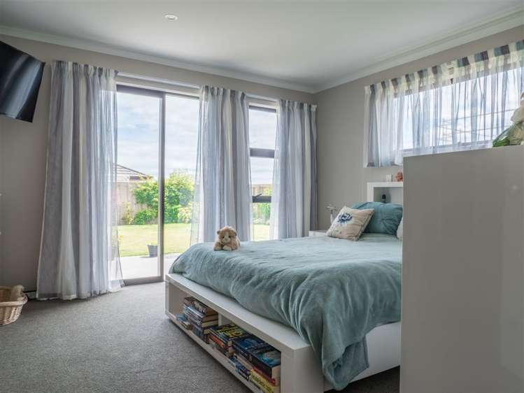 49 Fairose Drive Richmond_8