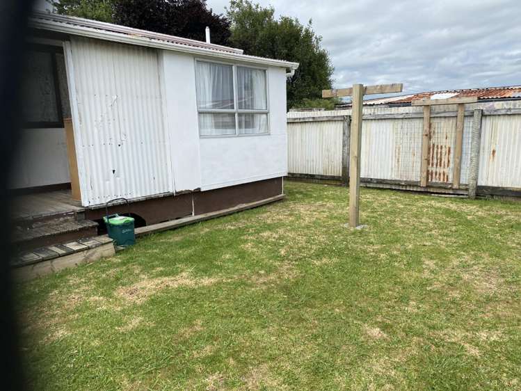 15a Brookes Terrace Waitara_1