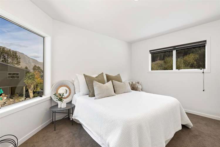 10b Mackinnon Terrace Fernhill/Sunshine Bay_10