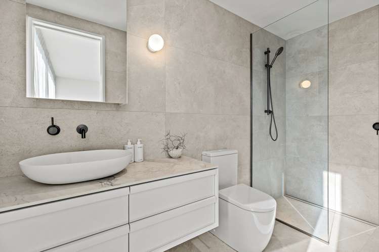 2/22 Clissold Street Merivale_16