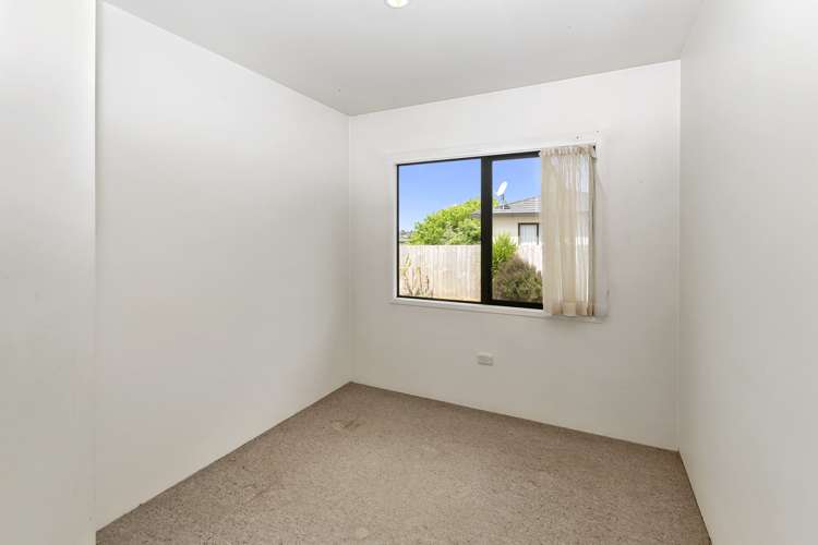 8 Lasque Place Glen Eden_10