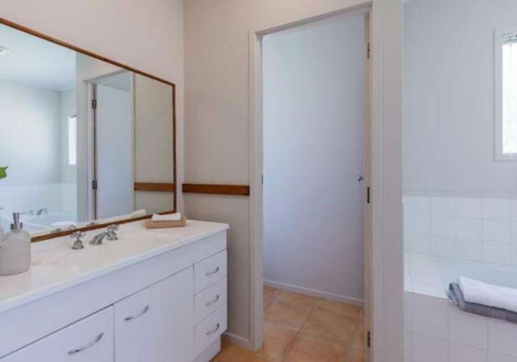 14B Hollyhock Place Browns Bay_7