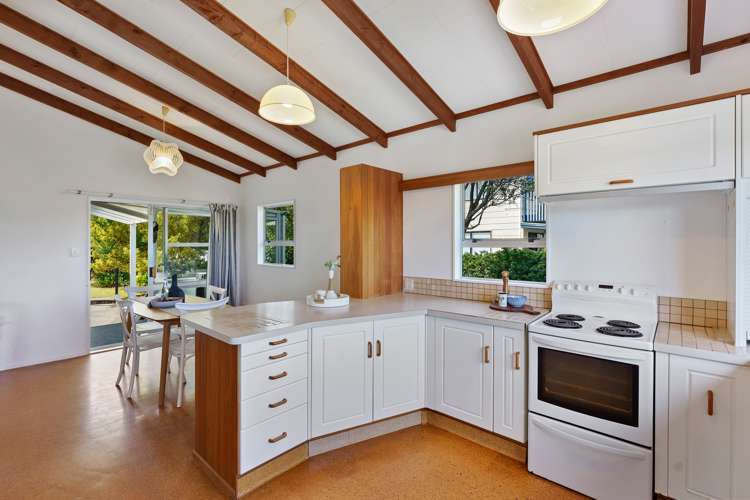 7 Napier Grove Waikanae Beach_7