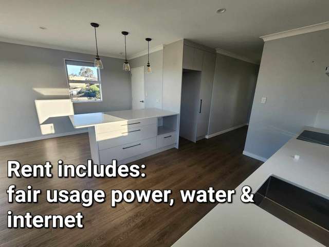 Available Now: Modern 2 bedroom apartment