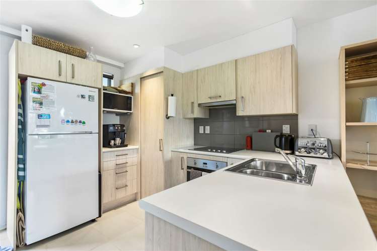 211/17 Link Crescent Stanmore Bay_5