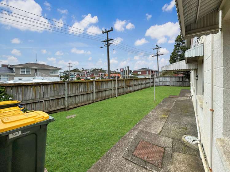  2/773 Beach Road Browns Bay_13