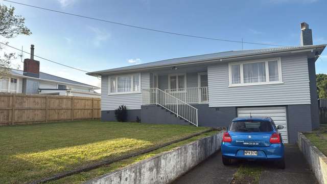 Large 4 bedrooms with bathroom and 2nd toilet